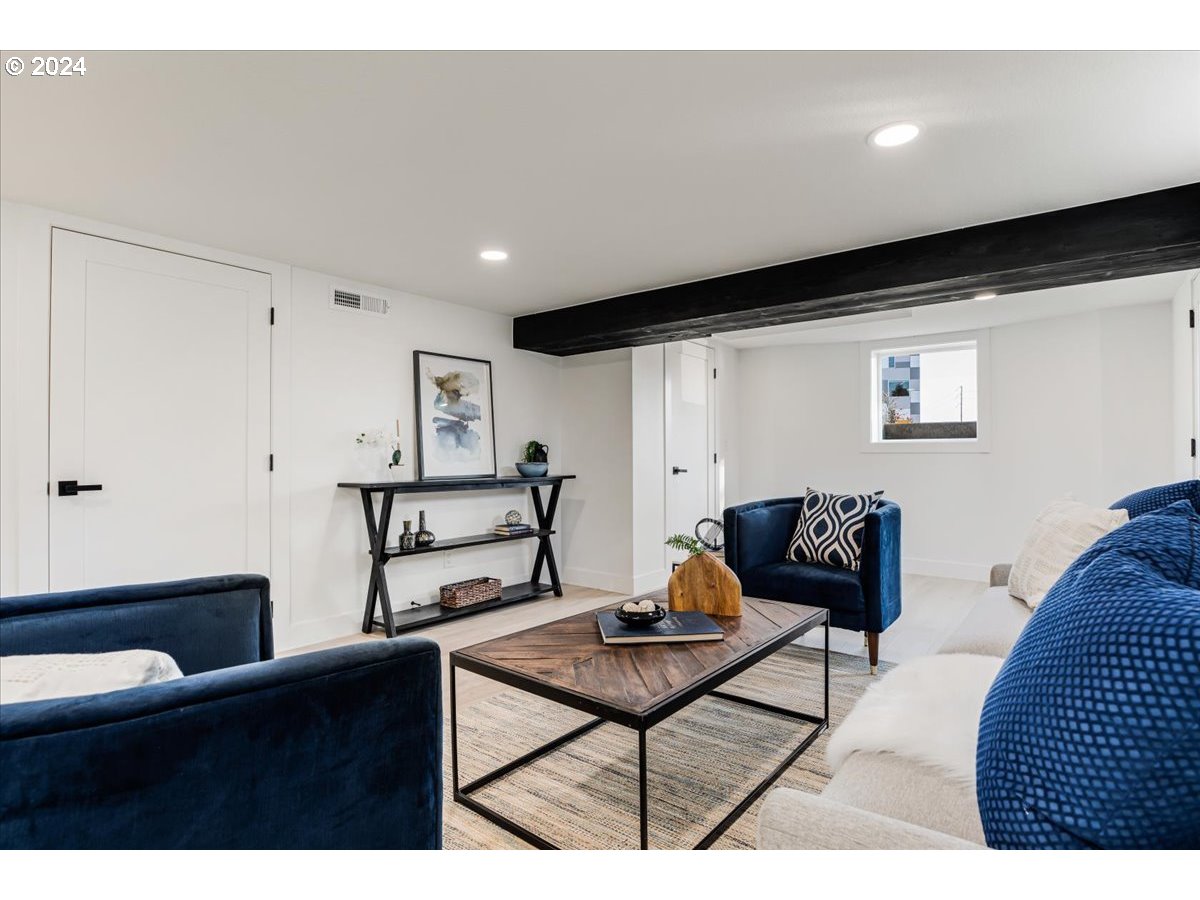 2639 North Sumner Street Portland, OR 97217 - Photo 30 of 46 a living room with furniture