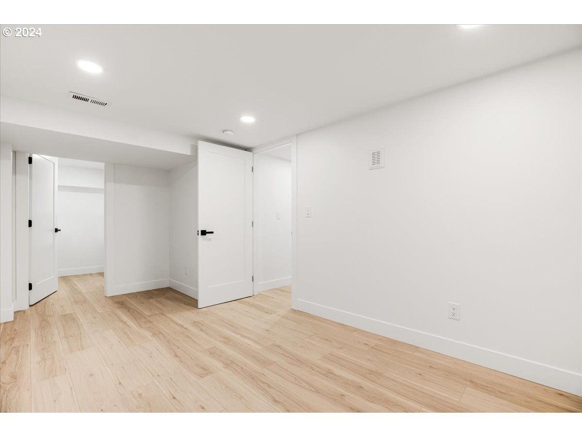 2639 North Sumner Street Portland, OR 97217 - Photo 33 of 46 a view of an empty room