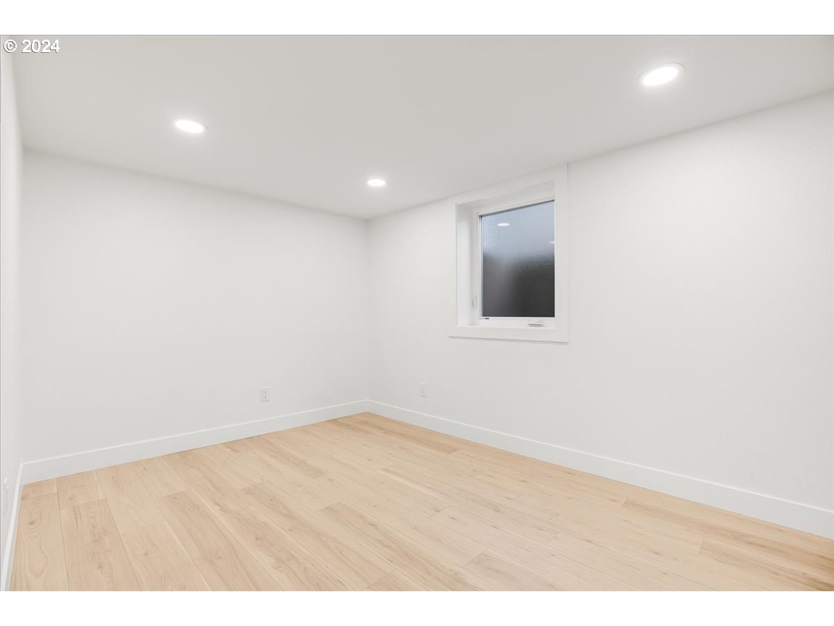 2639 North Sumner Street Portland, OR 97217 - Photo 34 of 46 a view of an empty room