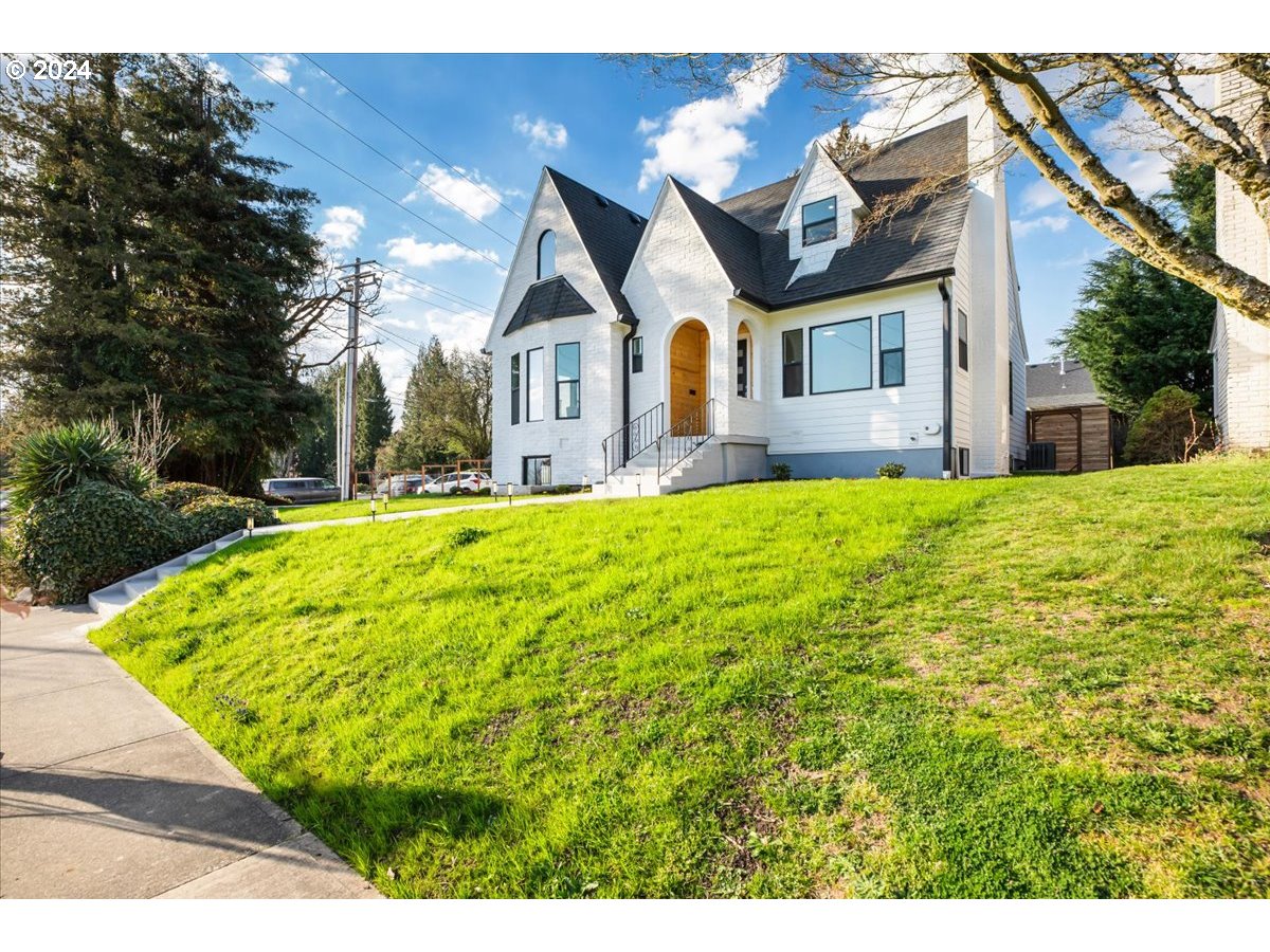 2639 North Sumner Street Portland, OR 97217 - Photo 39 of 46 a view of a house with a yard