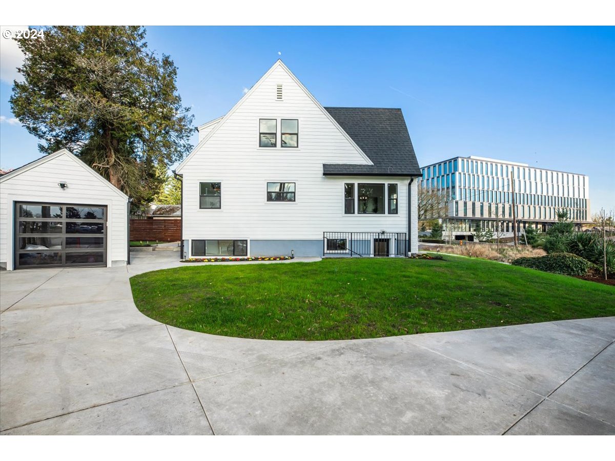 2639 North Sumner Street Portland, OR 97217 - Photo 44 of 46 a front view of a house with a garden and yard