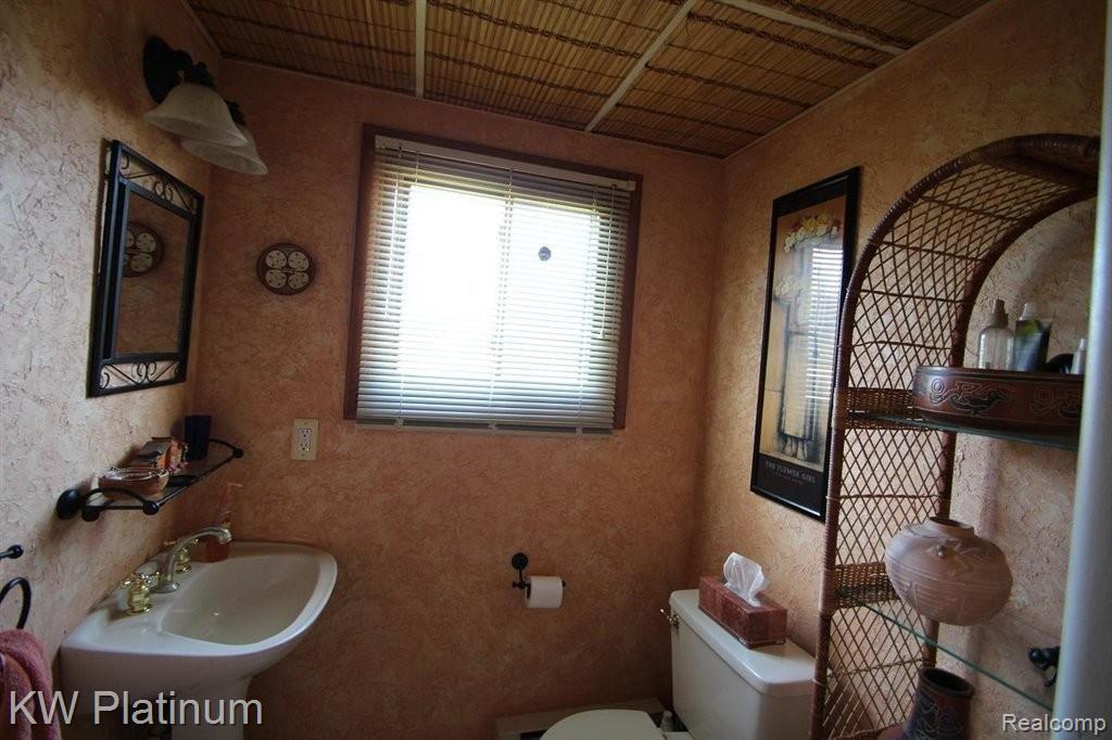 4219 Kilgore Road Avoca, MI 48006 - Photo 17 of 23 BATH