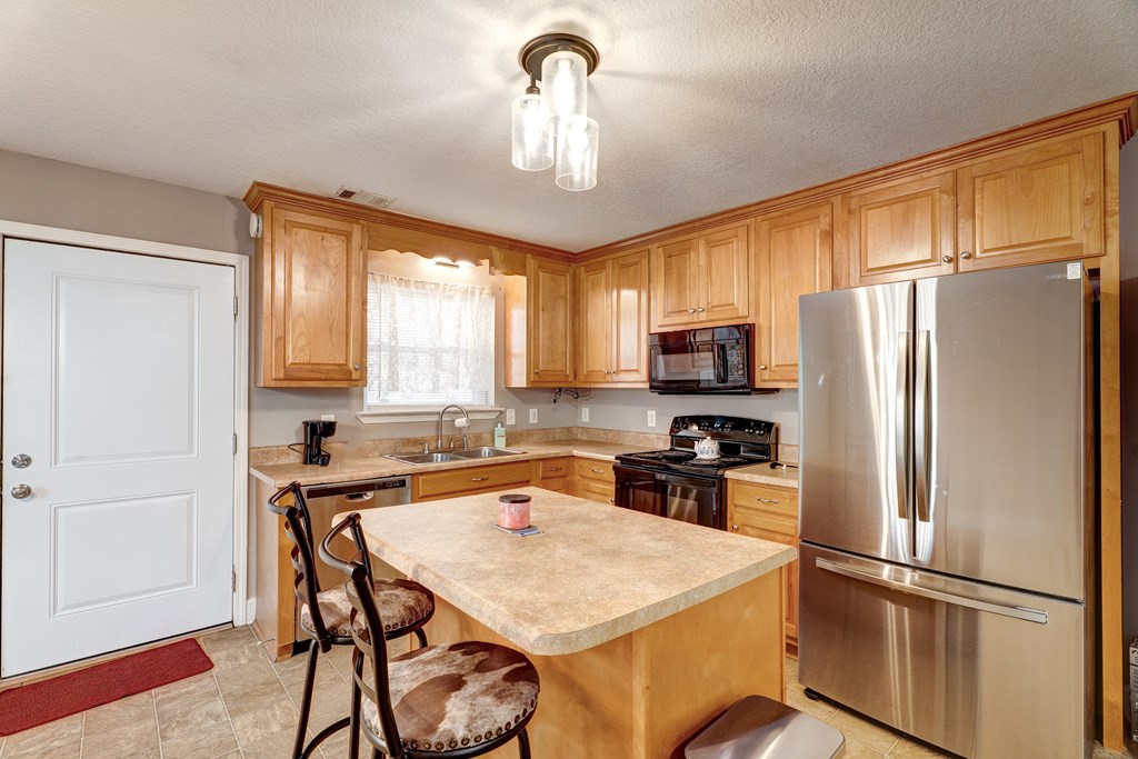 104 Nugget Lane Ellijay, GA 30540 - Photo 28 of 36 a kitchen with refrigerator a sink and cabinets
