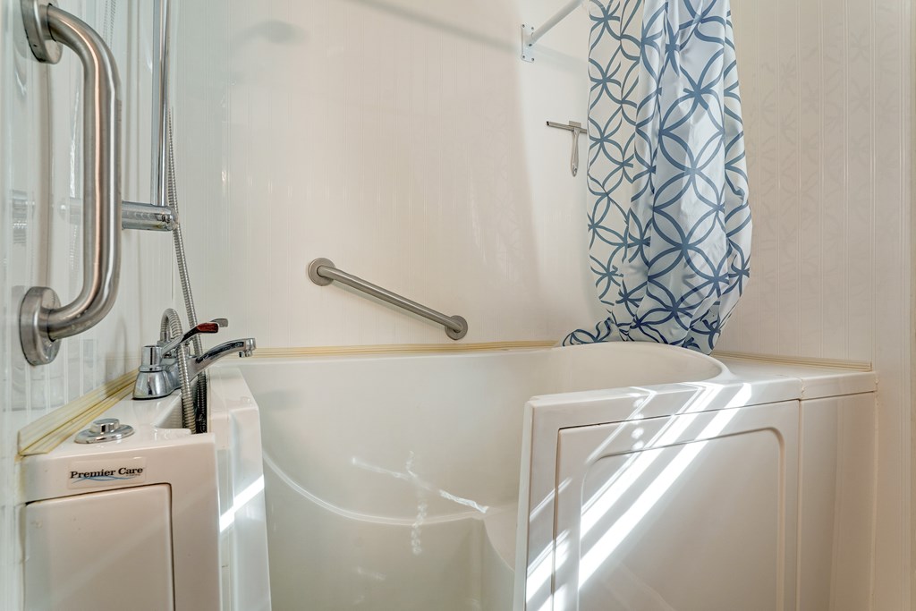 104 Nugget Lane Ellijay, GA 30540 - Photo 7 of 36 a bathroom with a sink and mirror with bathtub