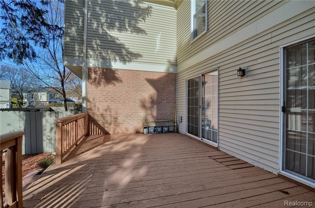 1215 Candlestick Lane Rochester, MI 48306 - Photo 25 of 27 Deck.jpg