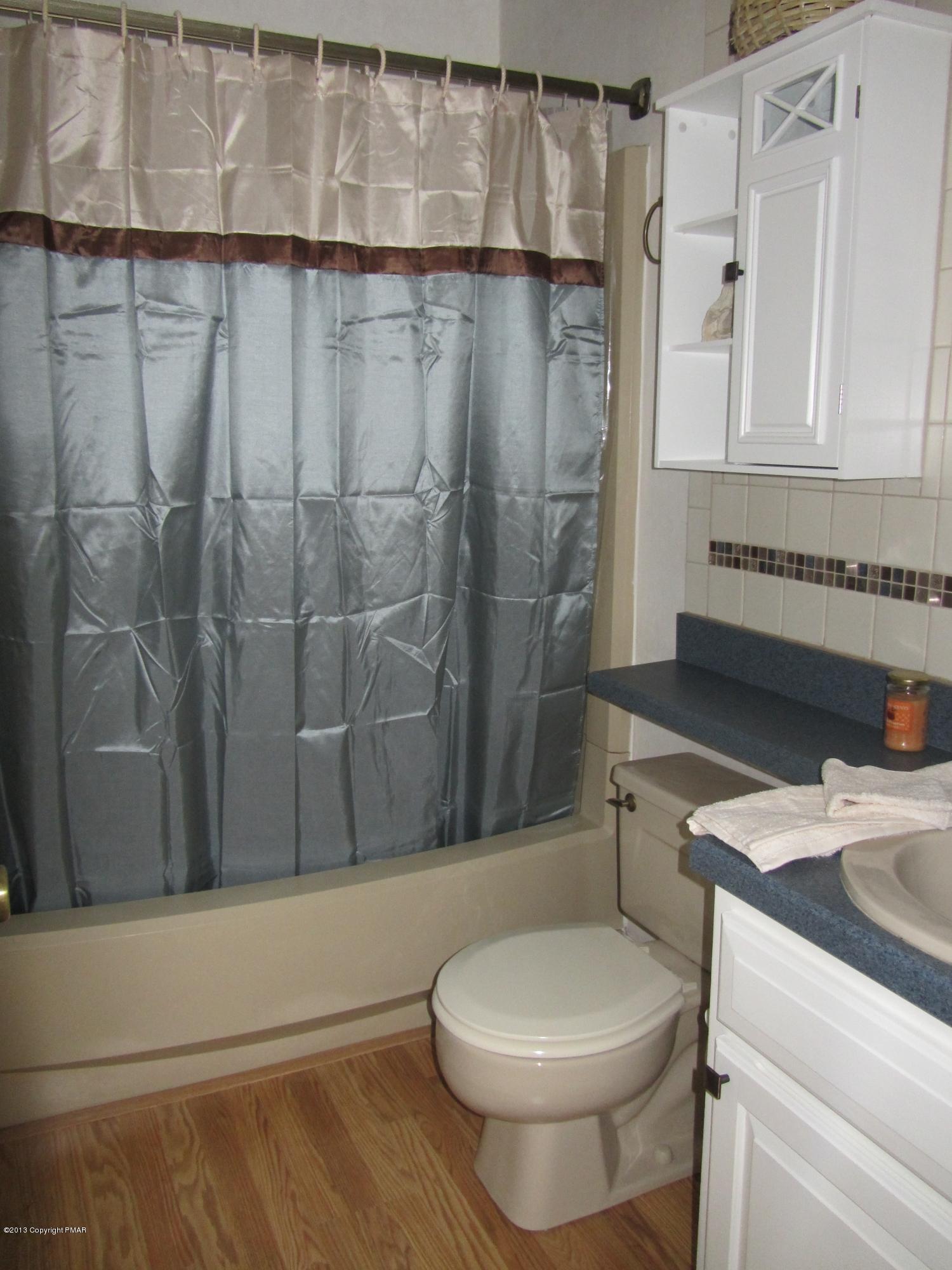 156 Snow Ridge Village Rd Lake Albrightsville, PA 18210 - Photo 13 of 22 Main Bathroom