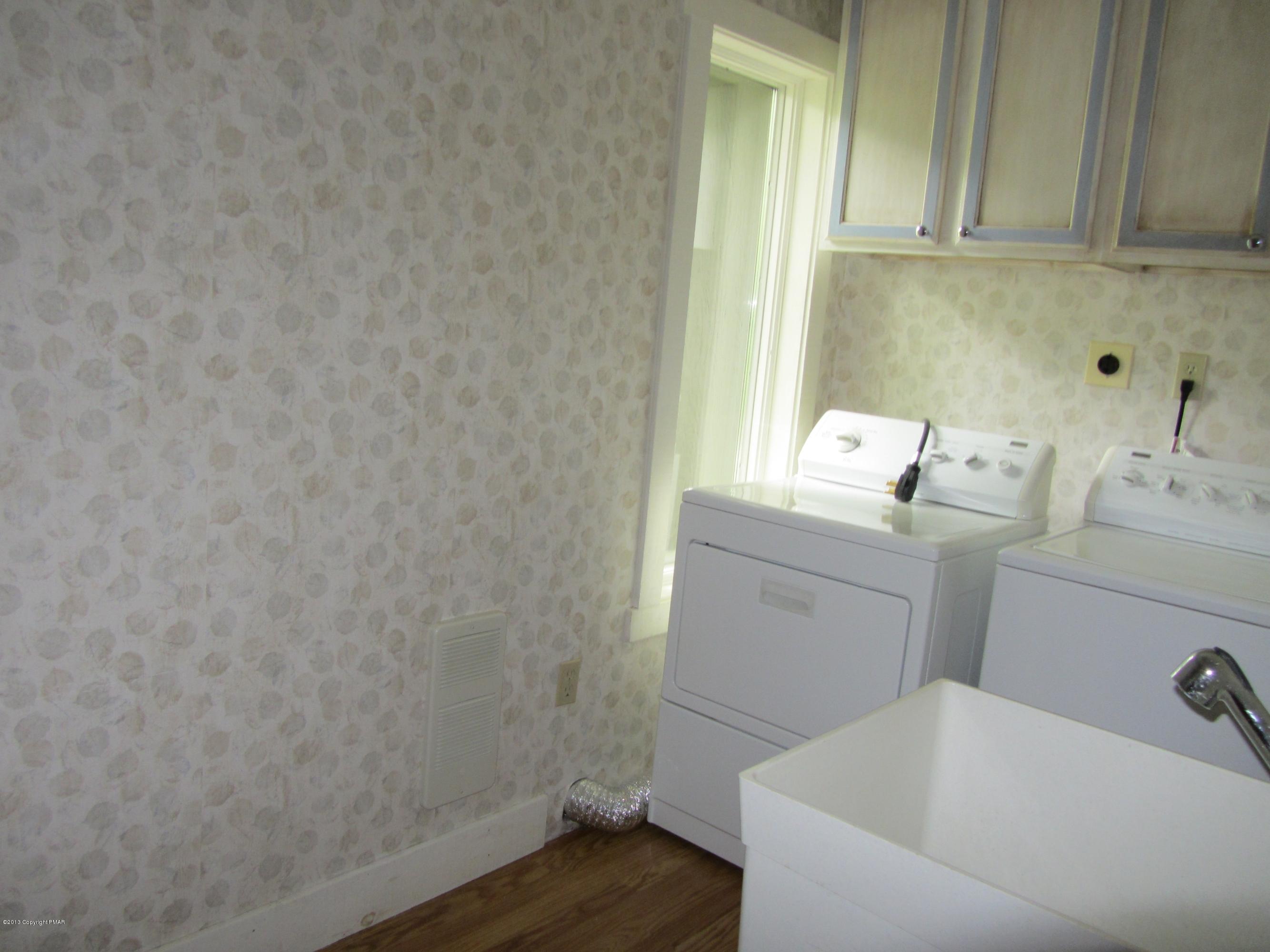 156 Snow Ridge Village Rd Lake Albrightsville, PA 18210 - Photo 19 of 22 Laundry Room