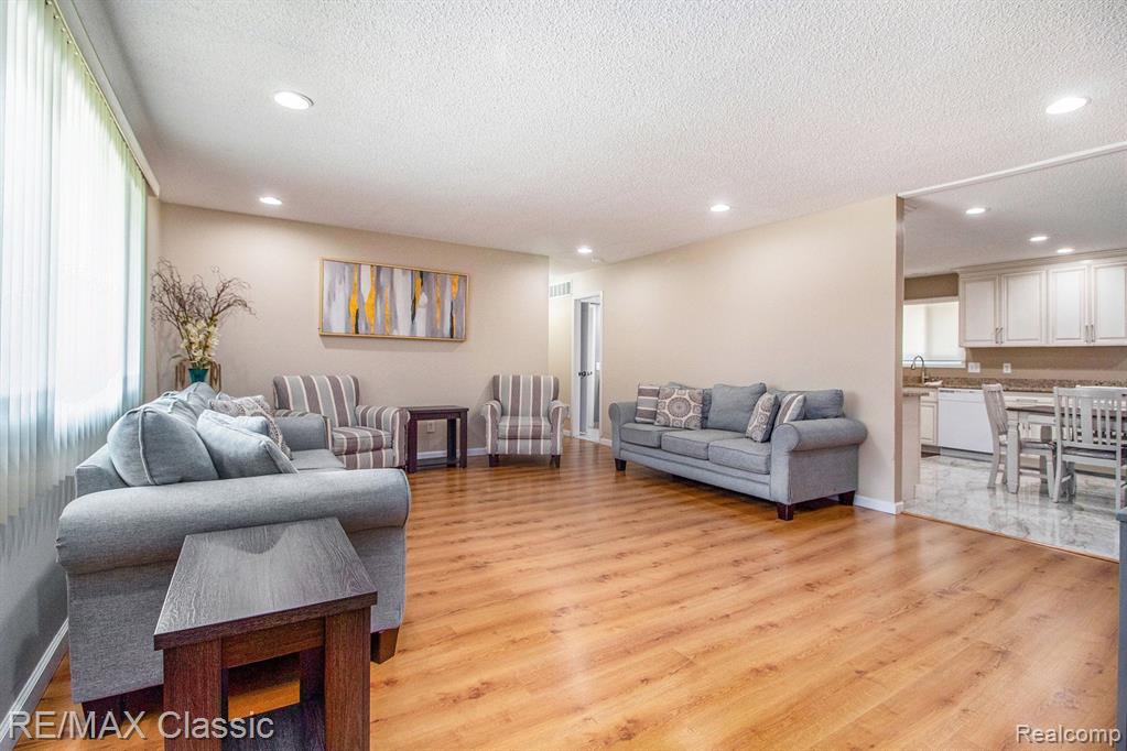 558 Ridge Road Walled Lake, MI 48390 - Photo 7 of 27