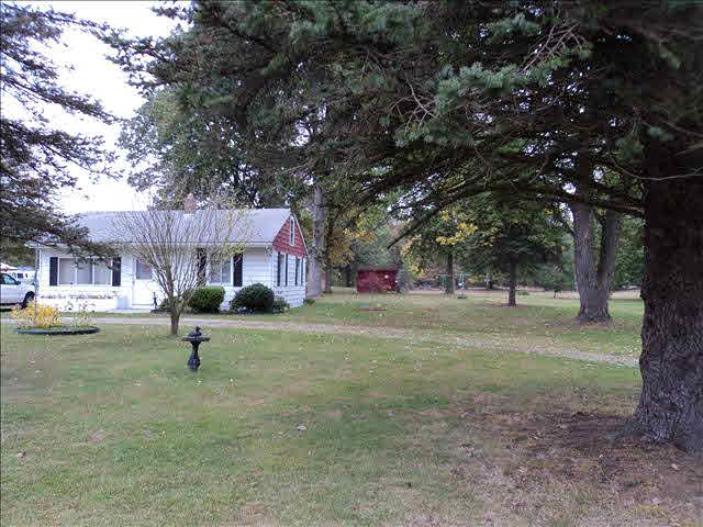 10983 Douglas Road Temperance, MI 48182 - Photo 11 of 12 20376449-10.JPG