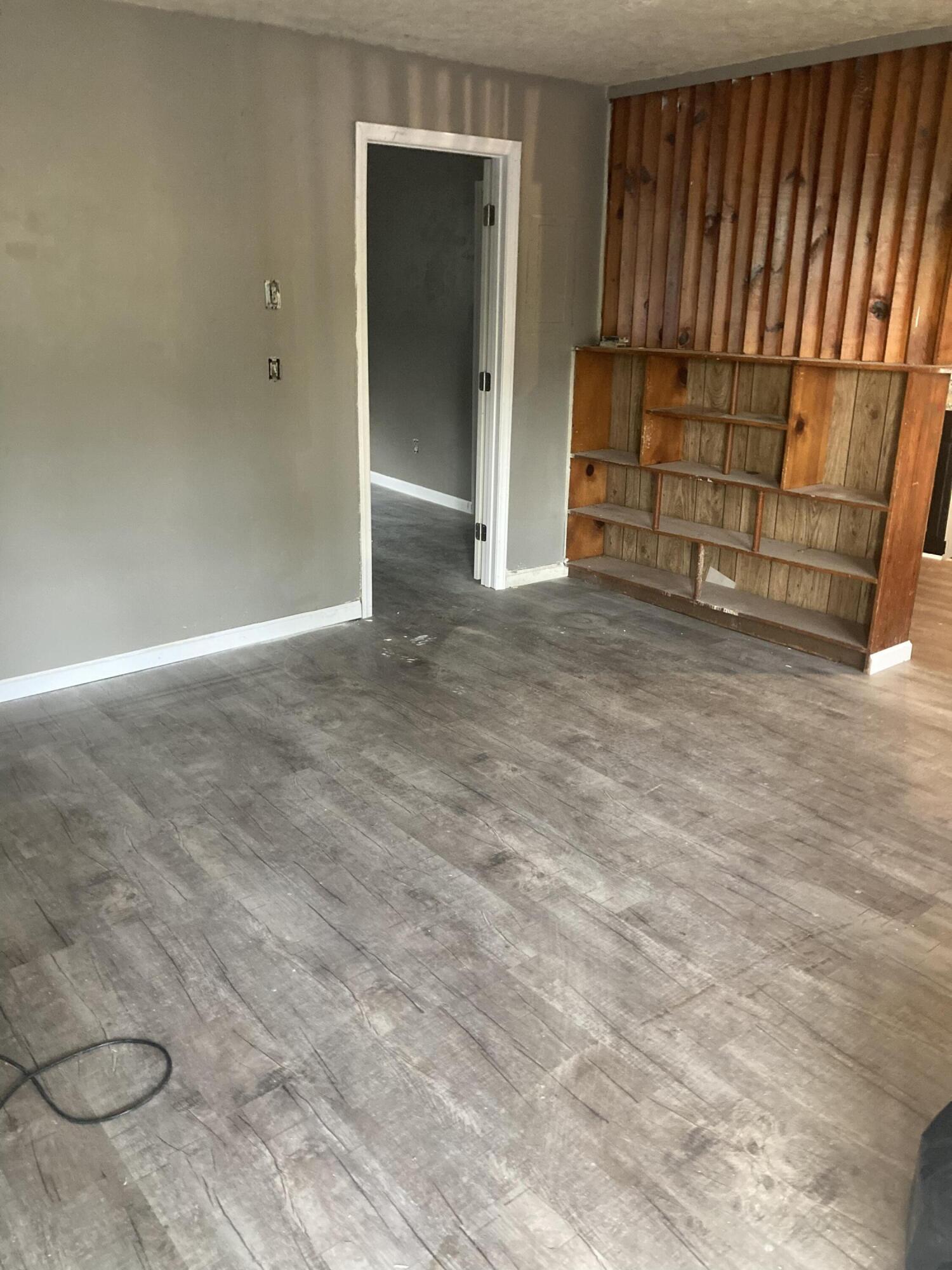 1112 King Springs Road Johnson City, TN 37601 - Photo 8 of 11 733D068C-3475-4359-B0C4-0F1BCA7D8106