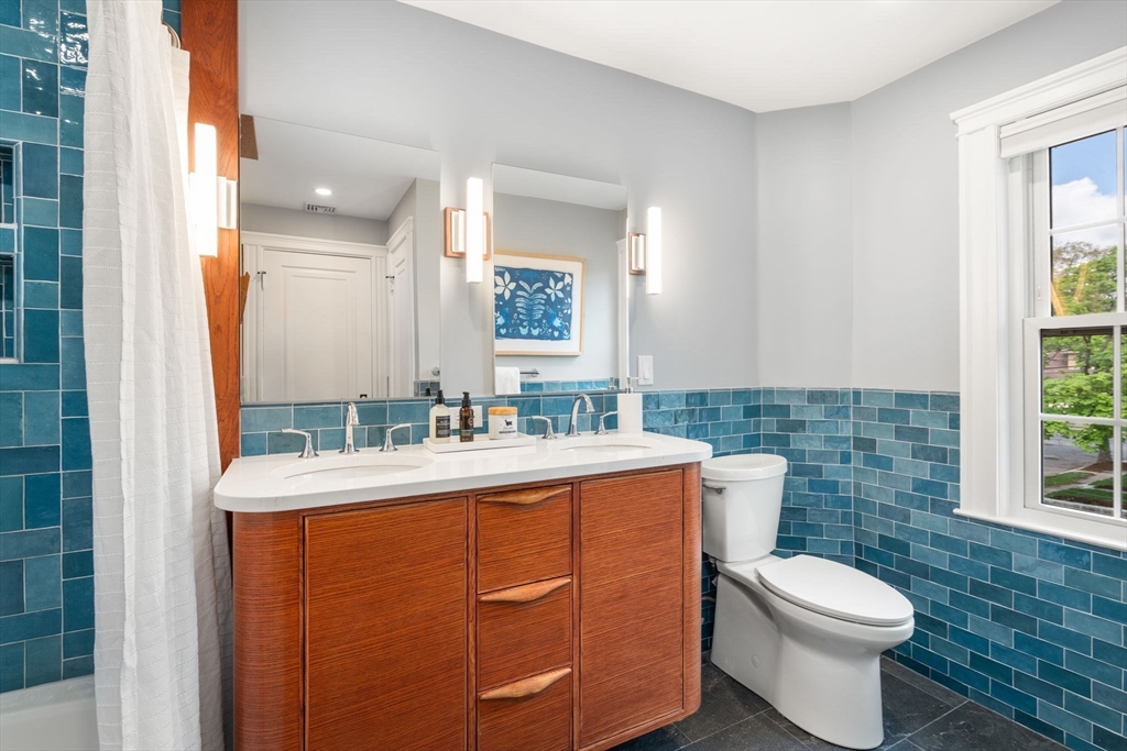 33 Longfellow Road Melrose, MA 02176 - Photo 24 of 38