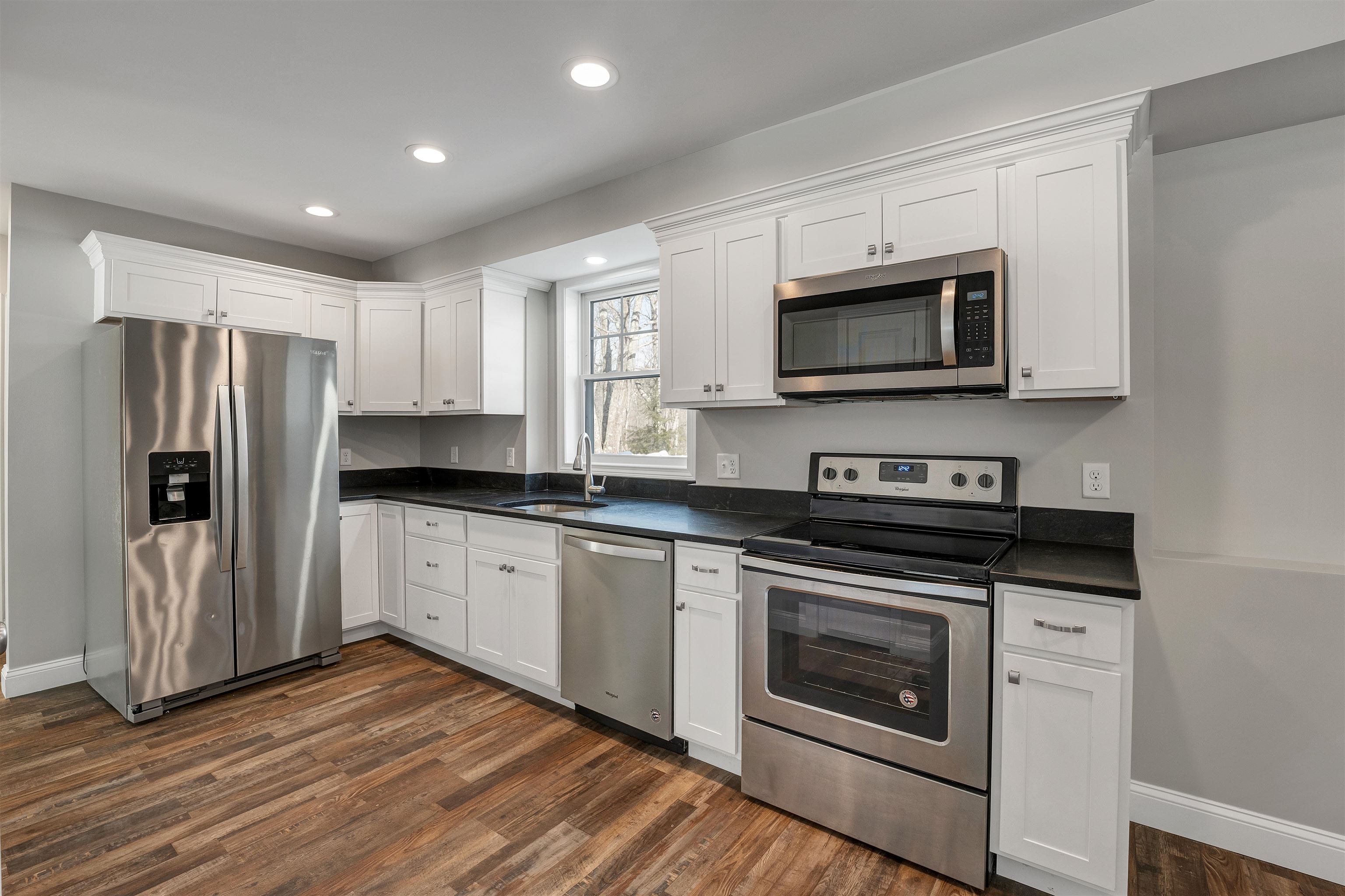 259 Stage Road, Unit 2 Nottingham, NH 03290 - Photo 4 of 28