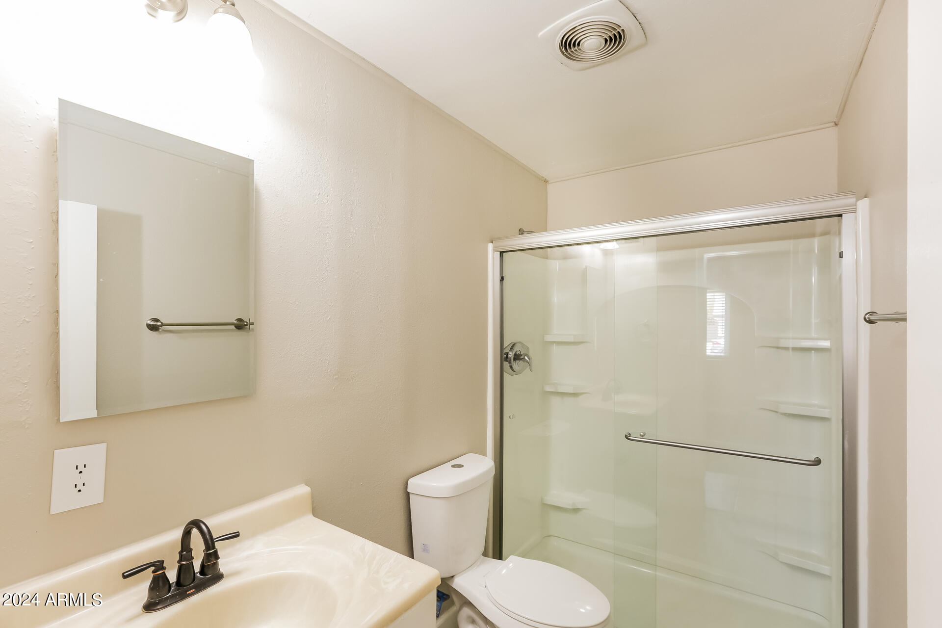6963 West Pierson Street Phoenix, AZ 85033 - Photo 18 of 21 019-photo-bathroom-13777852