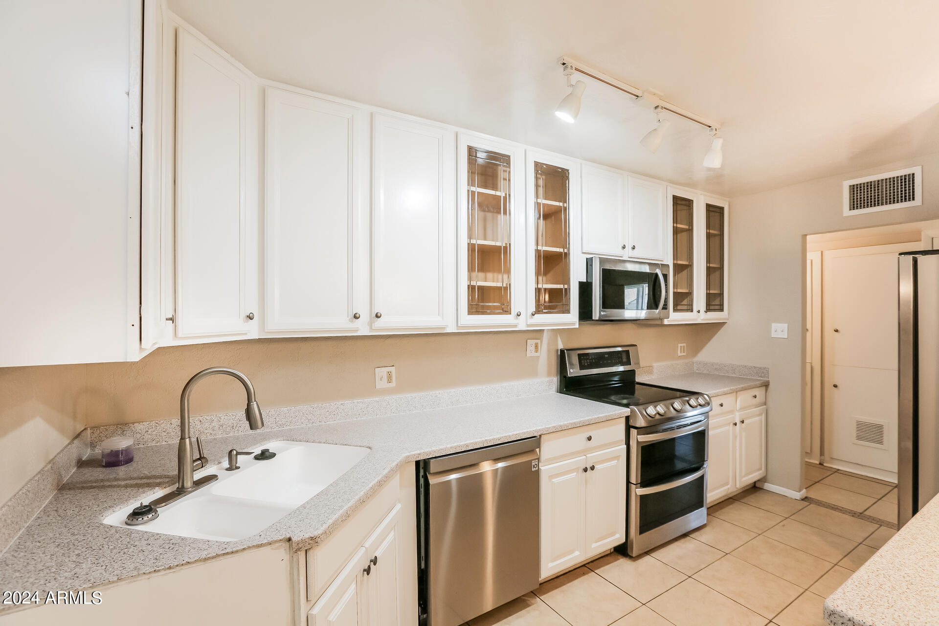 6963 West Pierson Street Phoenix, AZ 85033 - Photo 7 of 21 008-photo-kitchen-13777865