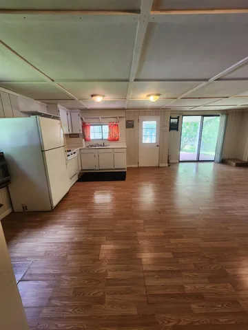 a view of a house with backyard and garden