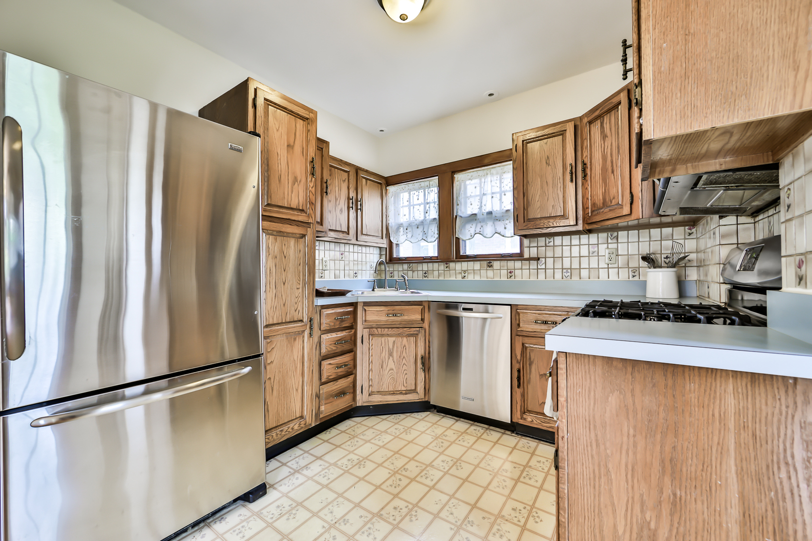 359 Bartram Road Riverside, IL 60546 - Photo 6 of 23