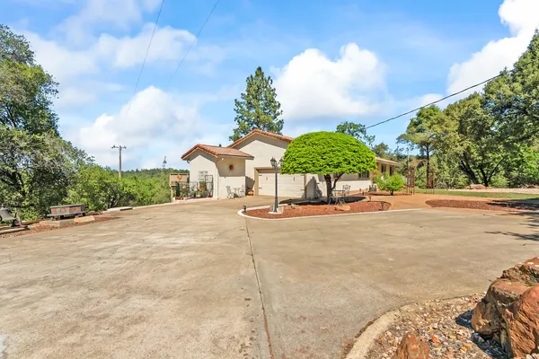 a view of a house with a yard and entertaining space