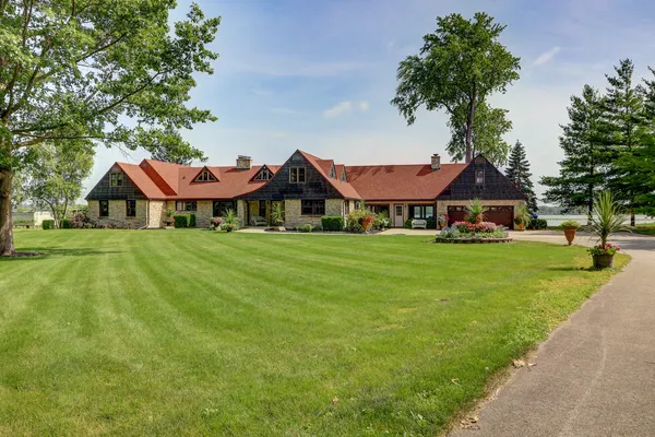 $1,250,000 | 701 Hill Drive, Rock Falls, IL 61071