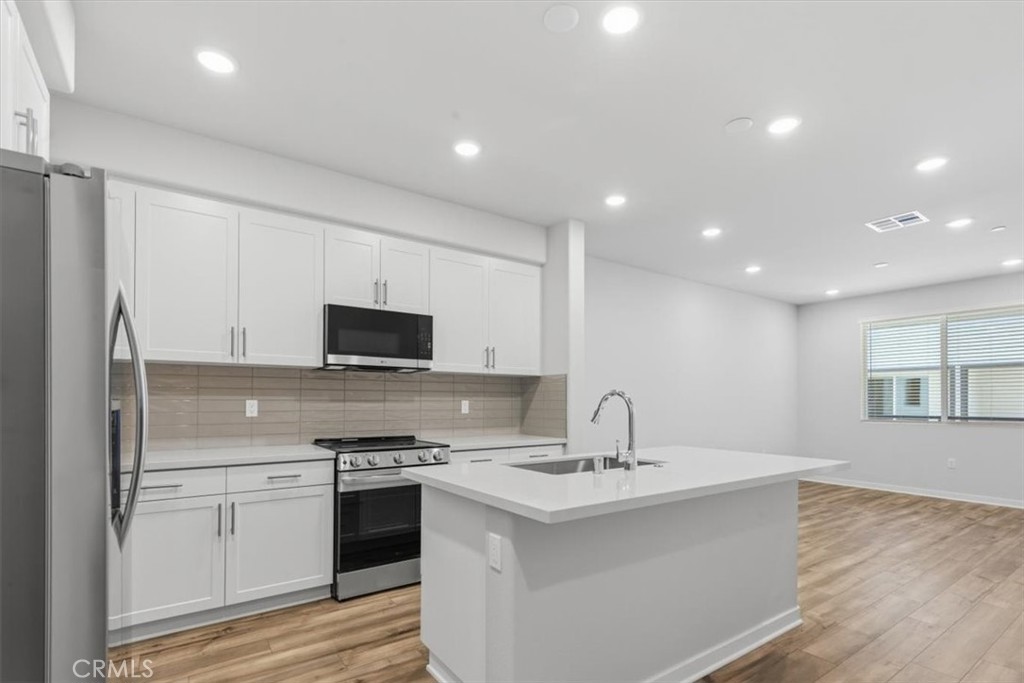 9538 Hannah Way Riverside, CA 92503 - Photo 3 of 38 Kitchen with large island open to the family room