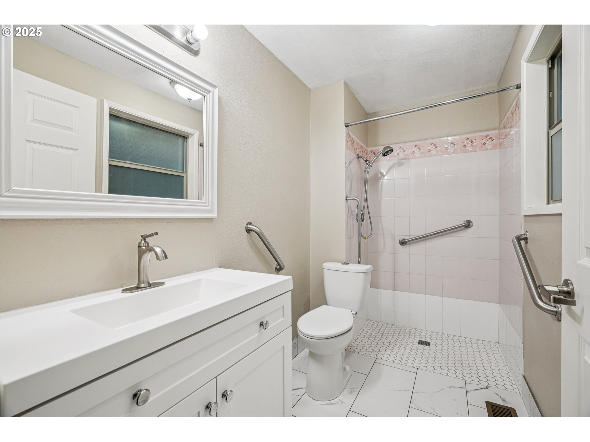 5017 Southeast 45th Avenue Portland, OR 97206 - Photo 17 of 41 Bathroom