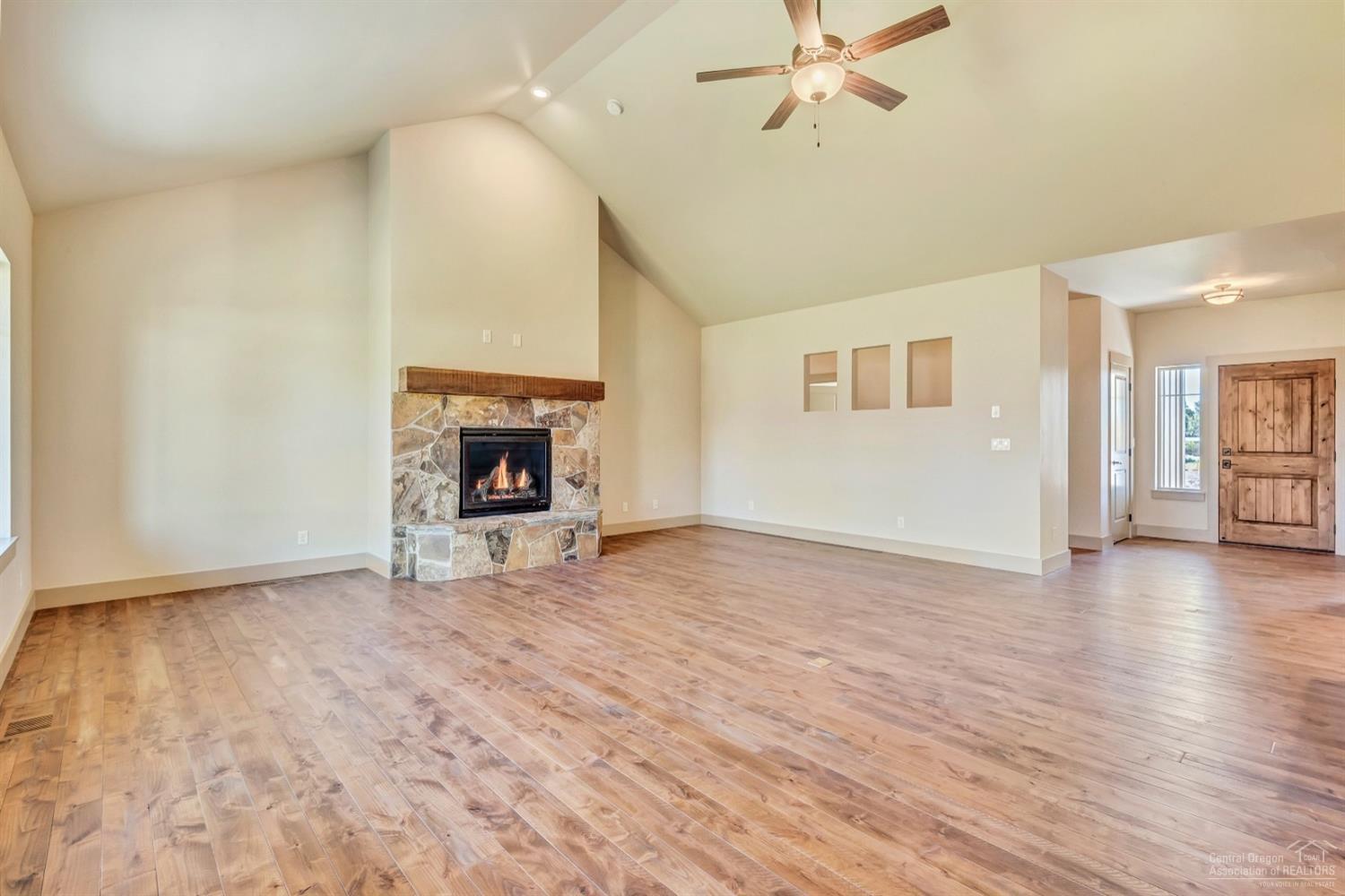 339 Northwest Saddle Ridge Loop Prineville, OR 97754 - Photo 5 of 25 Gallery Image 5
