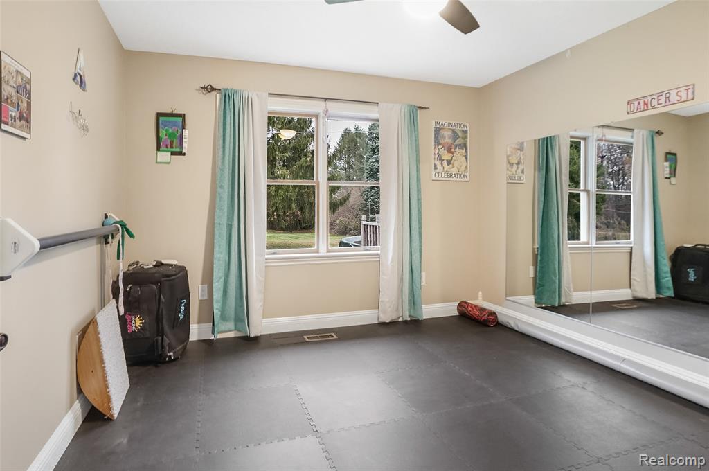 2568 West Coon Lake Road Howell, MI 48843 - Photo 31 of 38 Gallery Image 31