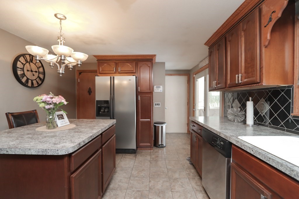 116 Sierra Vista Road Springfield, MA 01128 - Photo 11 of 36 Gallery Image 11