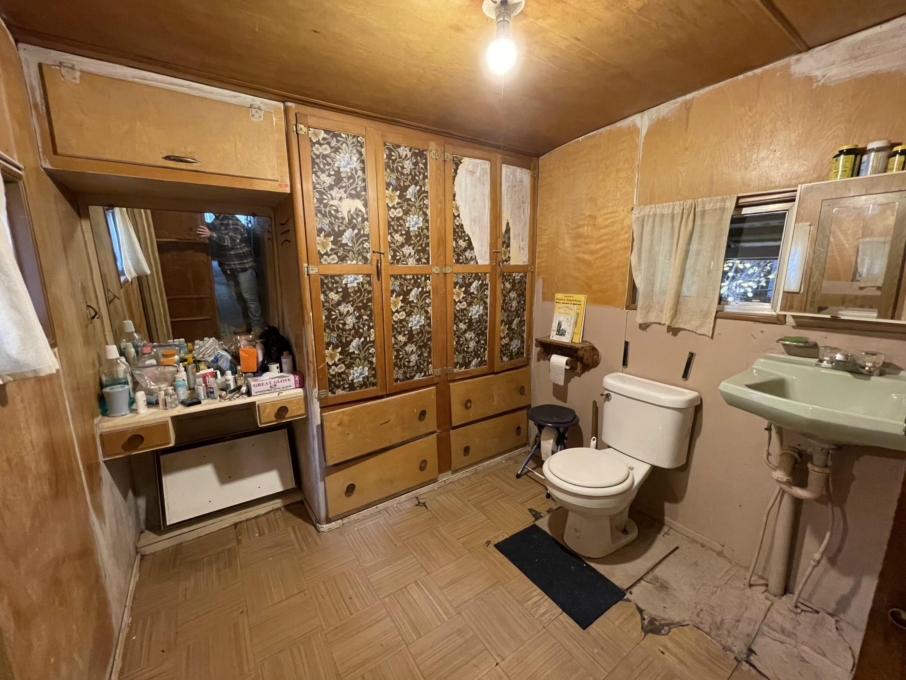 352 Red Blanket Road Prospect, OR 97536 - Photo 16 of 21 bathroom