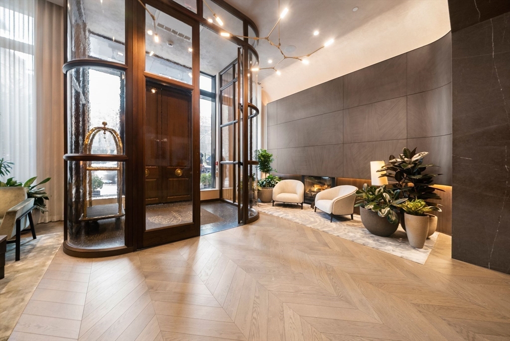 40 Trinity Place, Unit 1518 Boston, MA 02116 - Photo 10 of 25 a lobby with furniture and potted plants