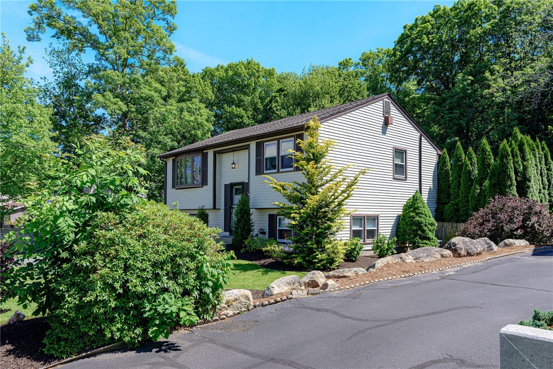 42 Seminole Trail Cranston, RI 02921 - Photo 4 of 42