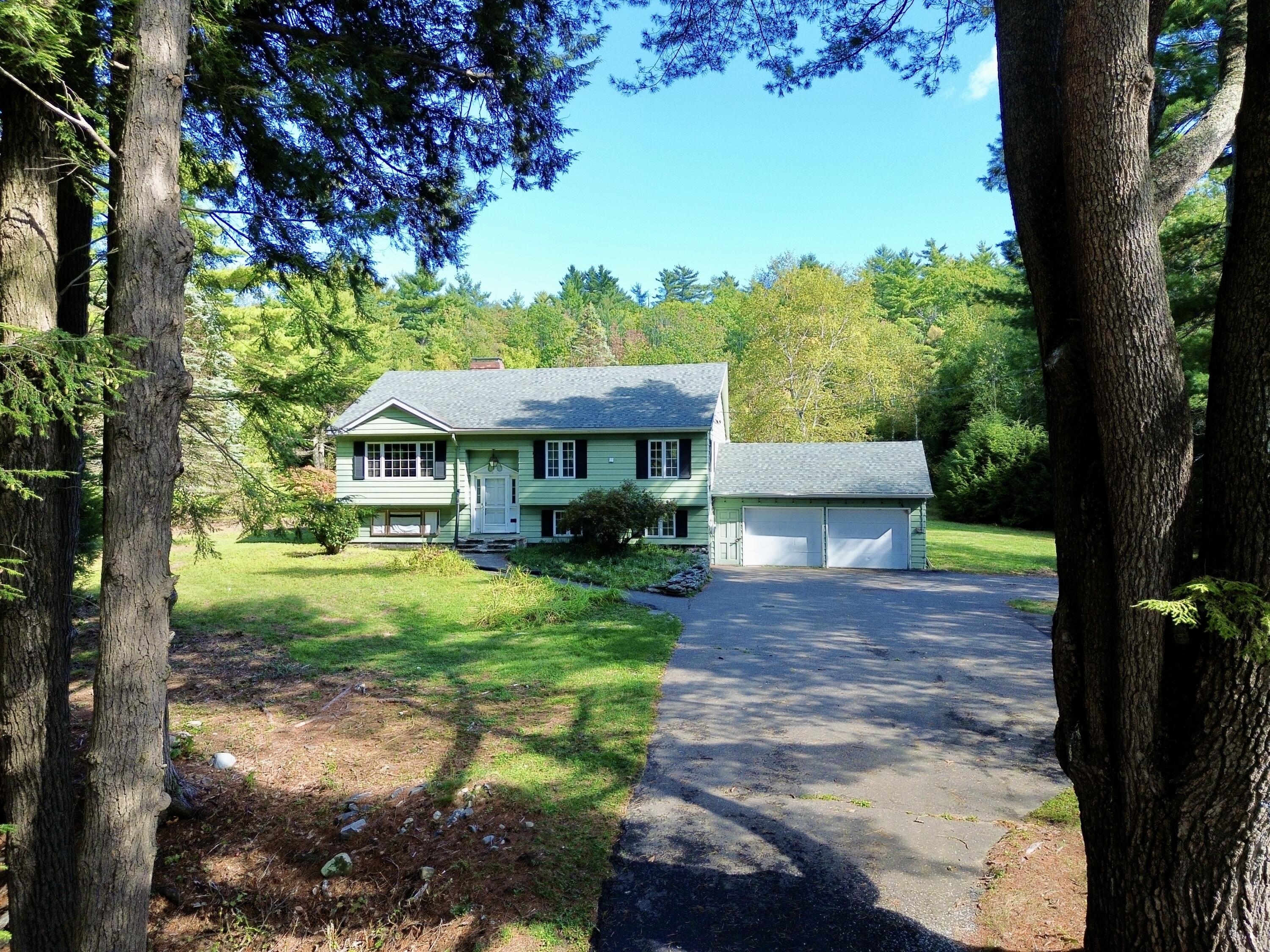 Nice curb appeal entering the property