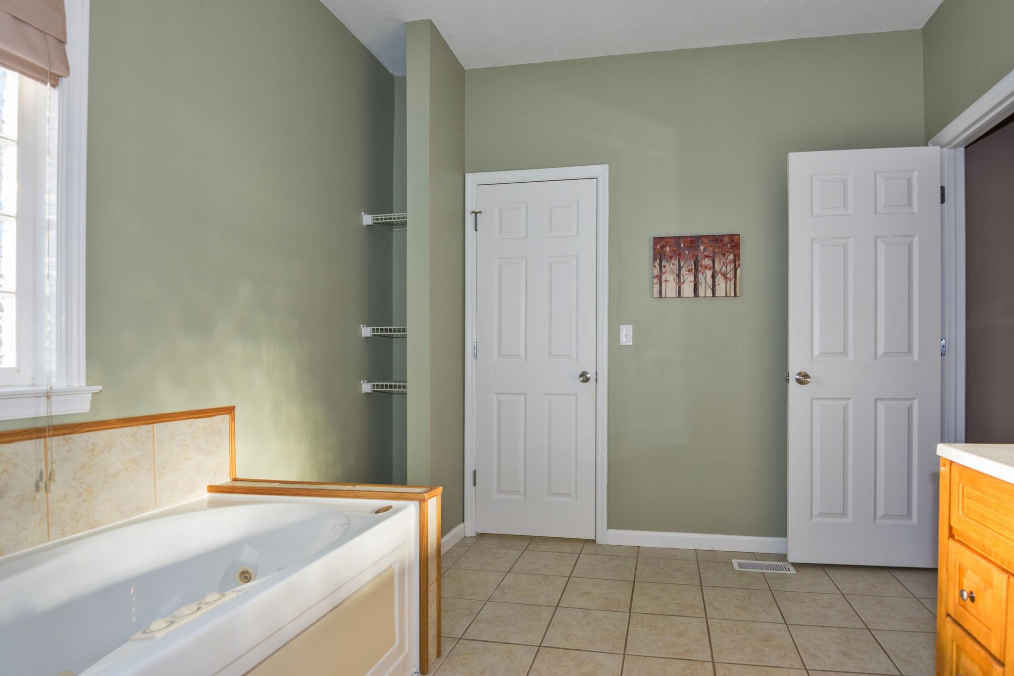 8 Riverside Drive Dunlap, TN 37327 - Photo 24 of 42 Master Bath Jetted Tub