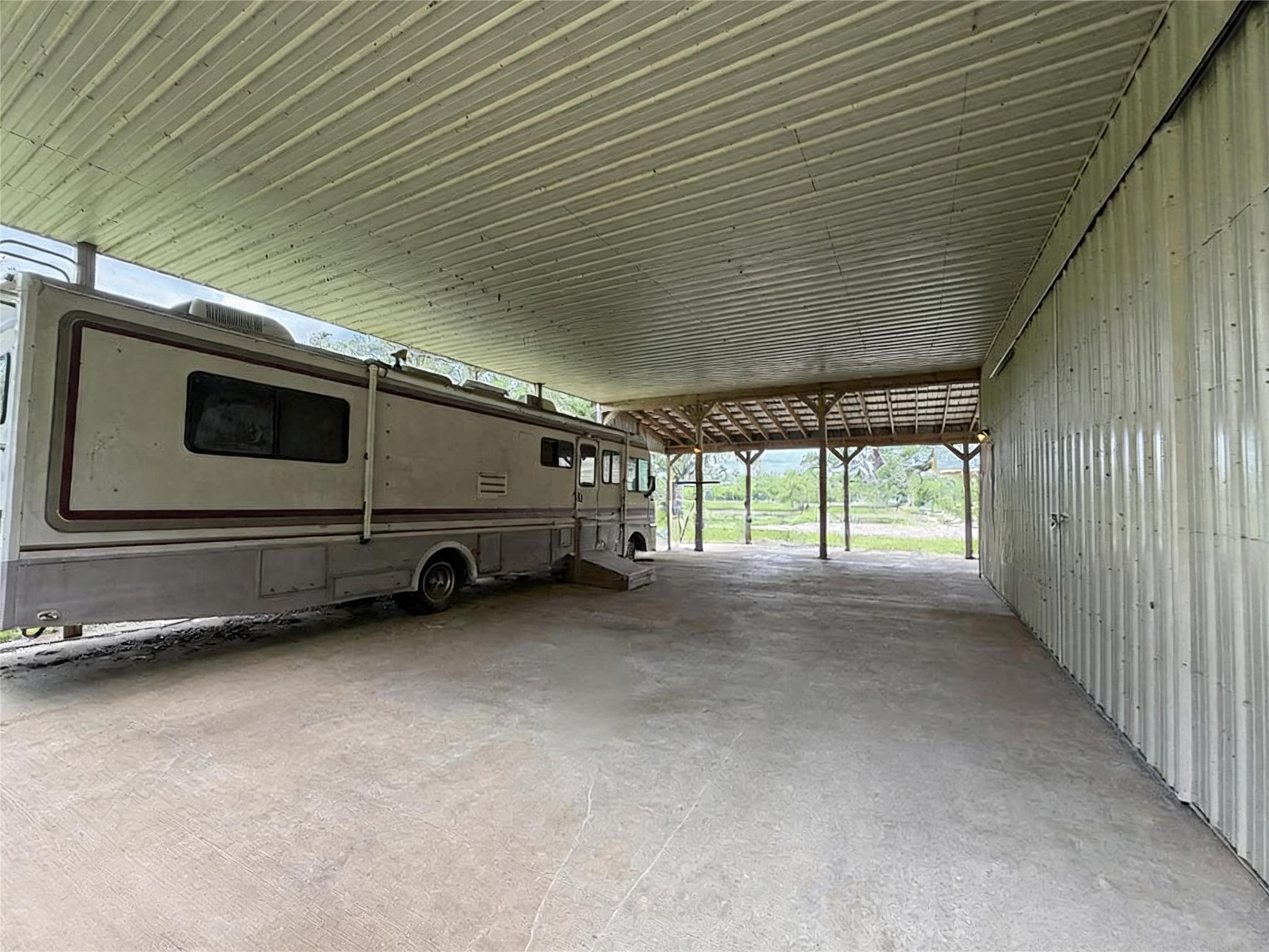 4680 County Road 611 Angleton, TX 77515 - Photo 6 of 9