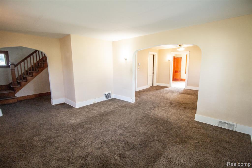 6050 North Vassar Road Flint, MI 48506 - Photo 4 of 44