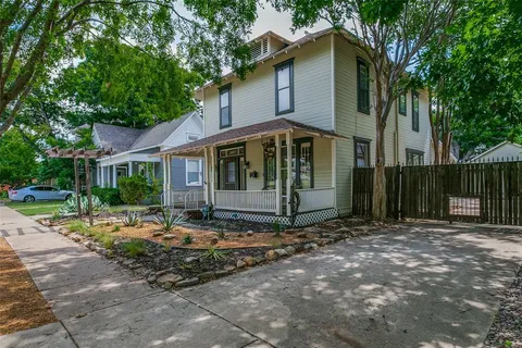 $549,900 | 1821 College Avenue, Fort Worth, TX 76110