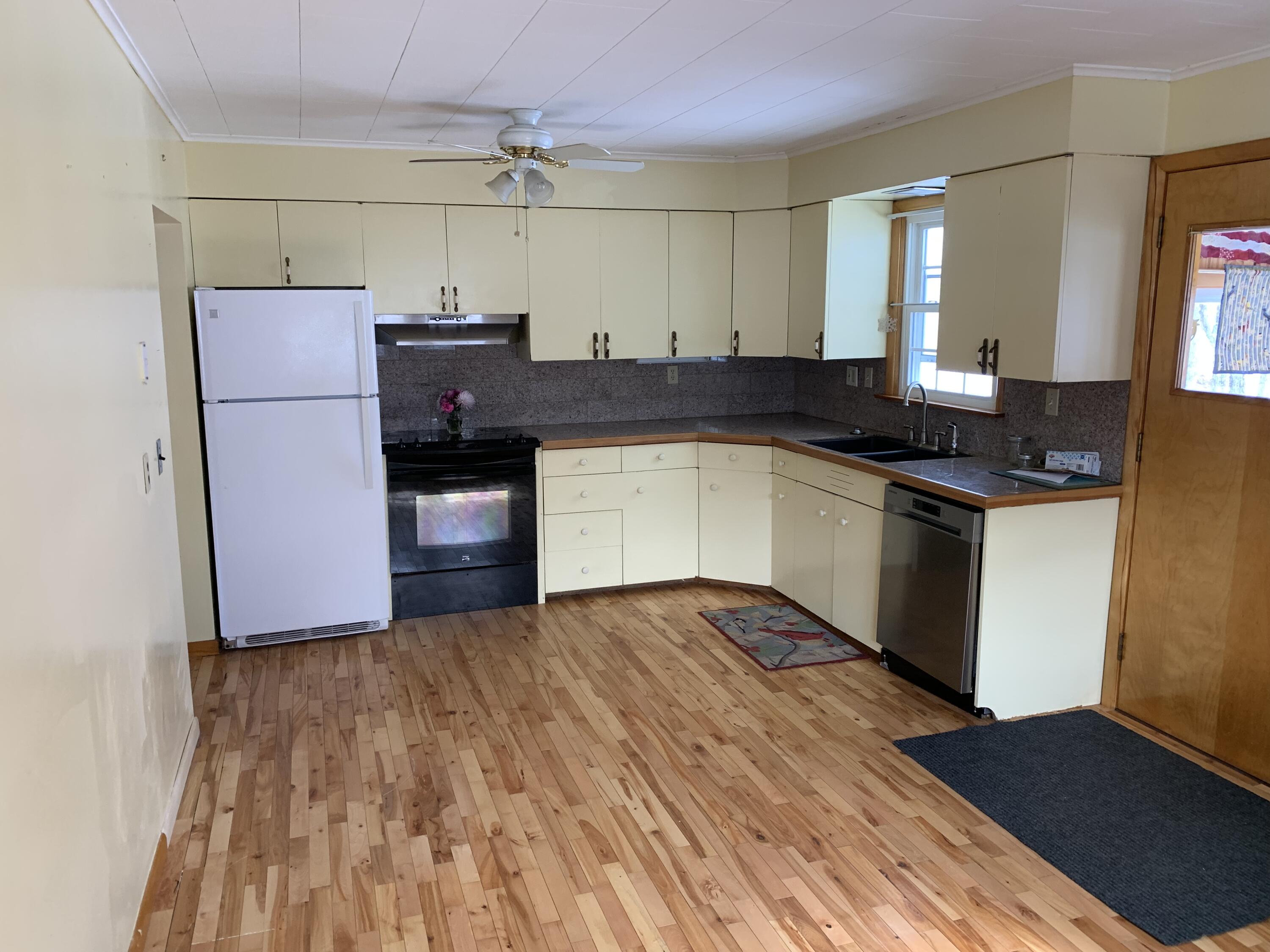43 Michigan Street Millinocket, ME 04462 - Photo 6 of 32 2E85BBEF-9349-46AF-8C0B-4F9A02F0F692