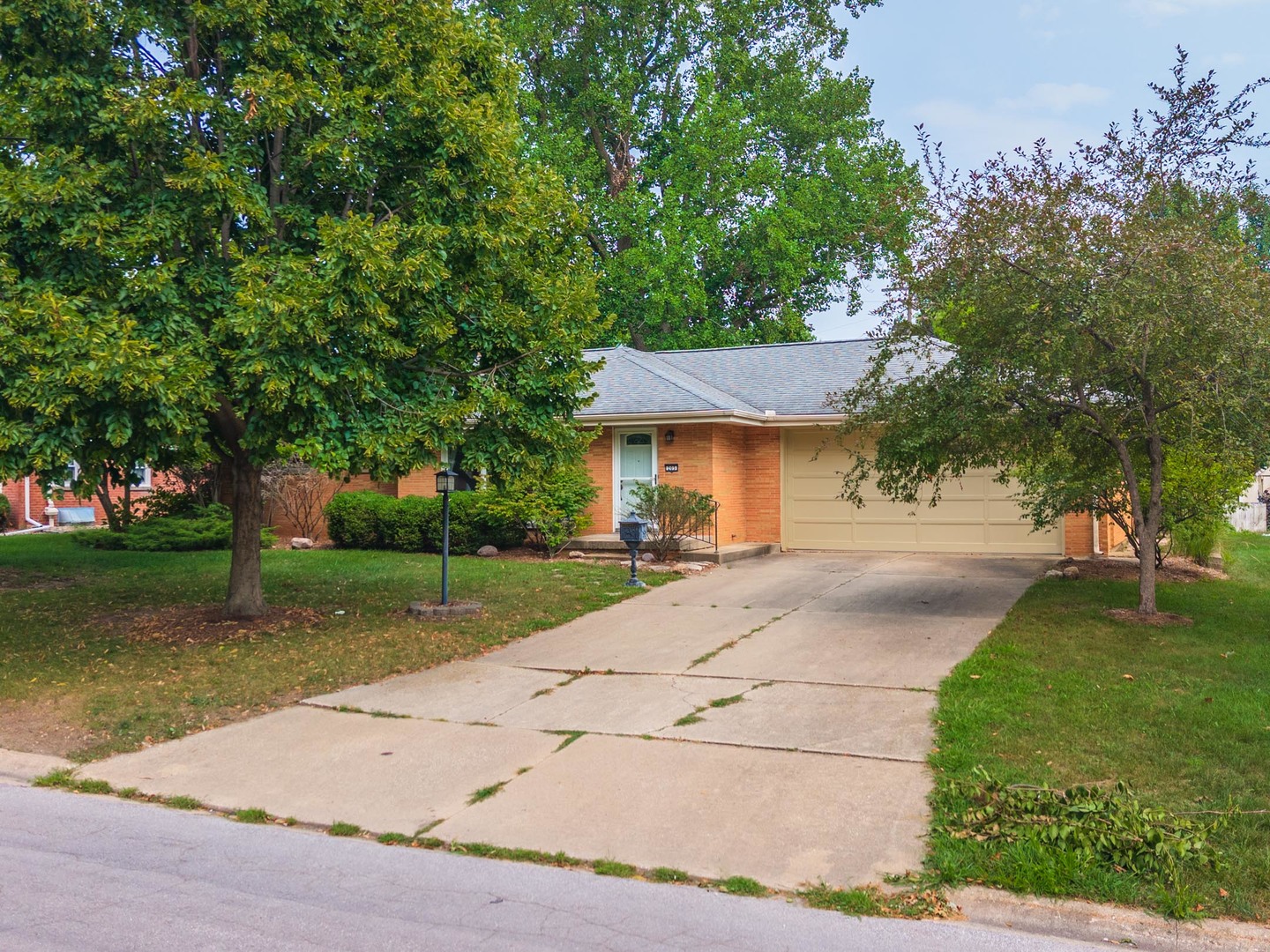 203 Radliff Road Bloomington, IL 61701 - Photo 37 of 41 Gallery Image 37