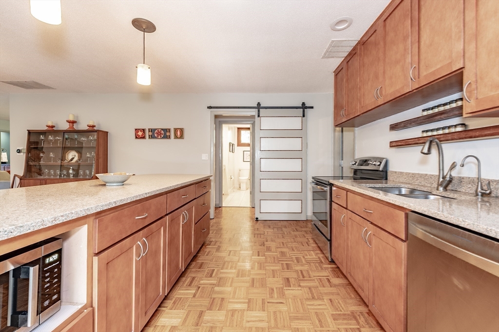 144 North Valley Road Pelham, MA 01002 - Photo 10 of 36