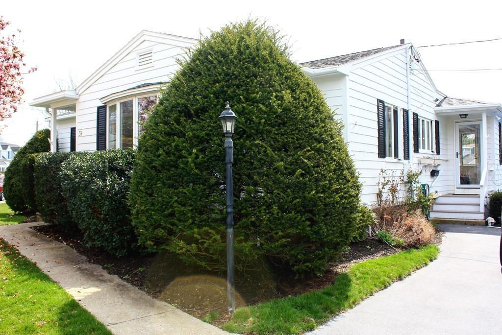 39 Kenneth Road Marblehead, MA 01945 - Photo 3 of 27 a front view of a house with garden