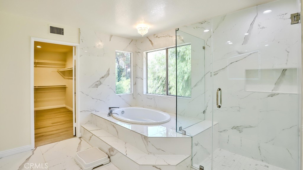 7855 Westpark Drive Riverside, CA 92506 - Photo 29 of 49 a bathroom with a bathtub and a sink