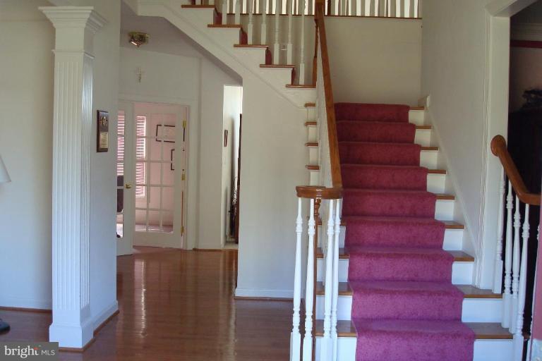 22305 Goshen School Road Gaithersburg, MD 20882 - Photo 3 of 11 Staircase