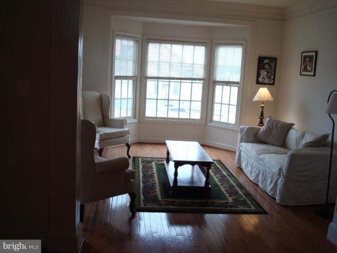 22305 Goshen School Road Gaithersburg, MD 20882 - Photo 4 of 11 Living Room