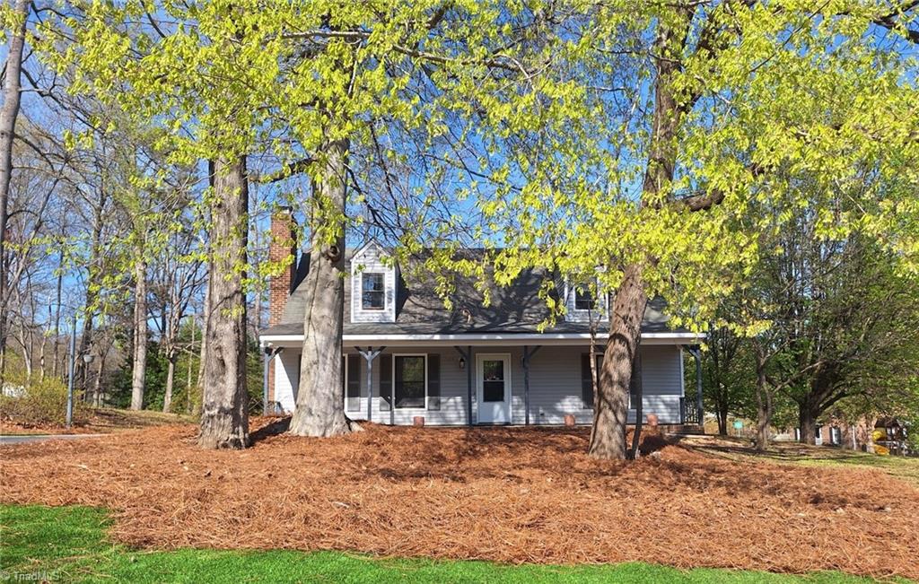 Welcome Home!! Lovely 4 BR home just waiting for YOU!!