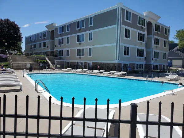 $449,900 | 225 North Shore Drive, Unit 4, South Haven, MI 49090