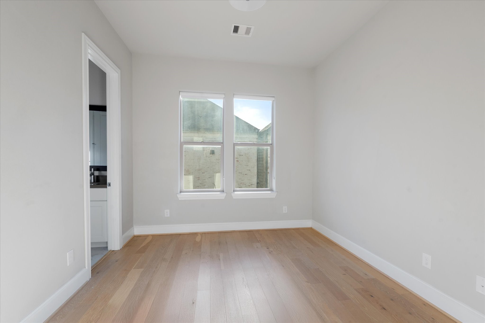 1005 St Charles Street Houston, TX 77003 - Photo 5 of 27