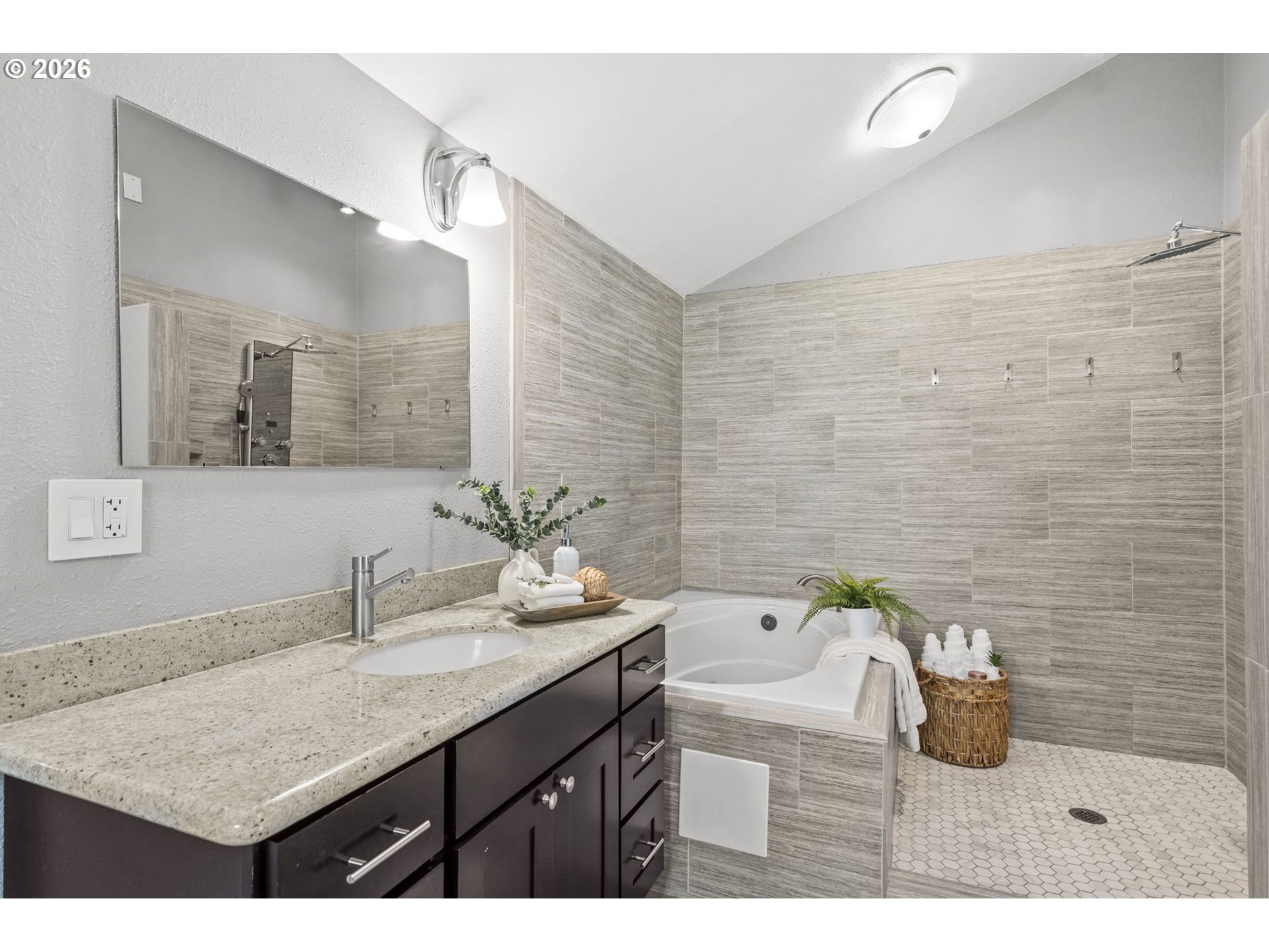 18493 South Ferguson Road Oregon City, OR 97045 - Photo 23 of 48 Bathroom, Attached