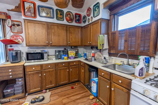 $649,000 | 348 Decker Avenue | Port Richmond