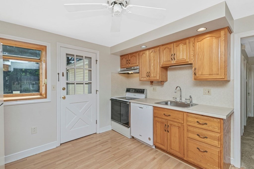 21 Birchcroft Road Canton, MA 02021 - Photo 7 of 32 Gallery Image 7