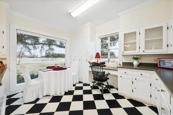 $445,000 | 302 East Jackson Street, West Columbia, TX 77486