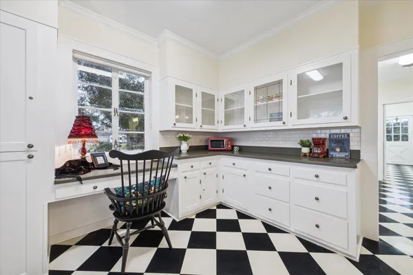 $445,000 | 302 East Jackson Street, West Columbia, TX 77486